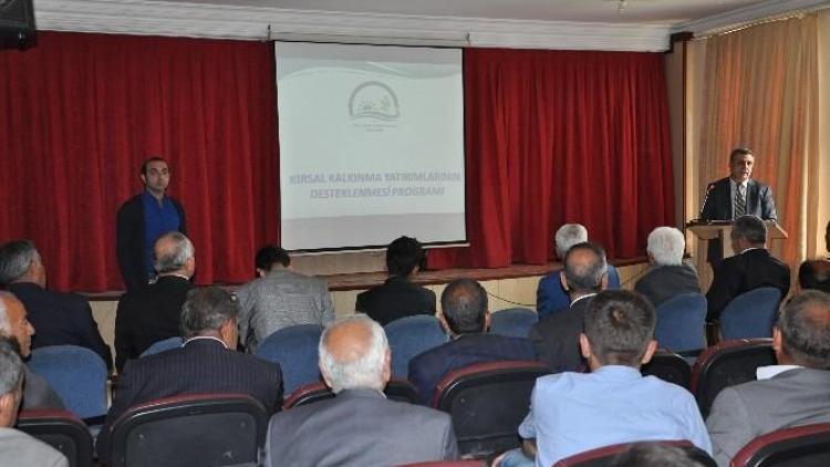 Derik’te Çiftçilere Kırsal Kalkınma Semineri Verildi