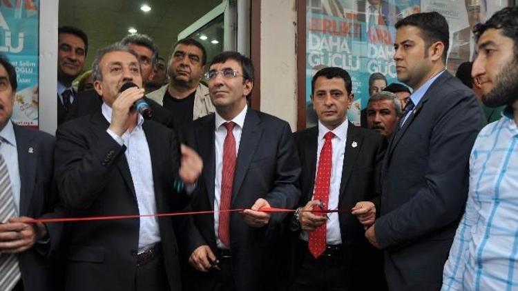 AK Parti Hem Özgürlükleri Hem De Hizmetleri Arttırdı