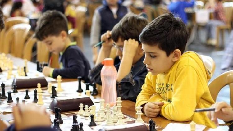 Satranç Turnuvası’nda Dereceye Giren 84 Öğrenci Ödüllendirildi
