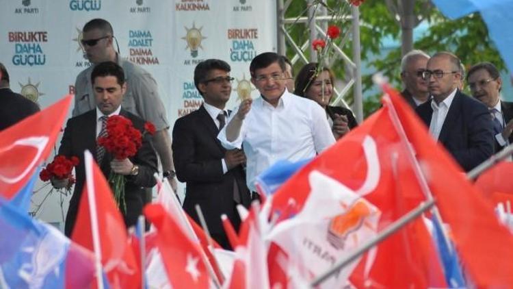 Başbakan Davutoğlu, Uşak’tan Ayrıldı