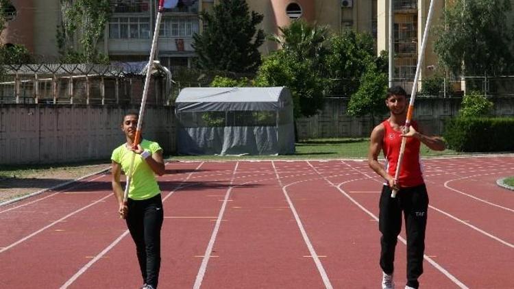 Adanalı 3 Sırık Atlama Sporcusu Rekor Denemesine Gidecek