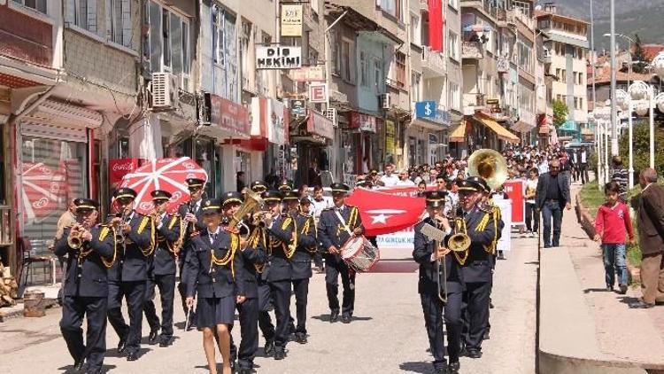 Tosya’da Bando Eşliğinde Yapılan Gençlik Yürüyüşü İlgi Gördü