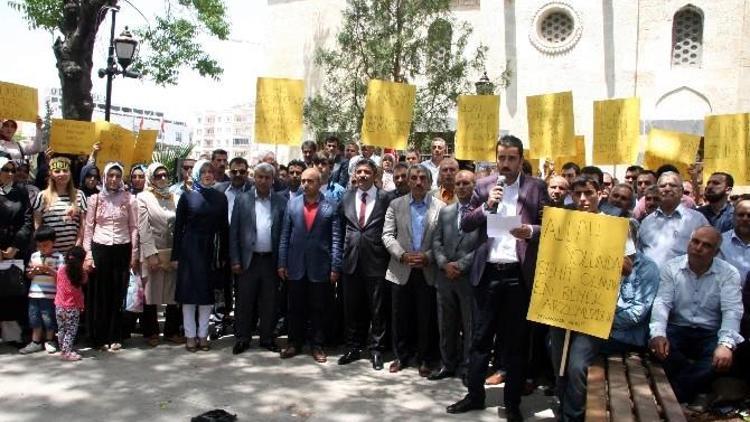 AK Parti’lilerden Mursi’nin İdam Cezasına Karşı Protesto Eylemi