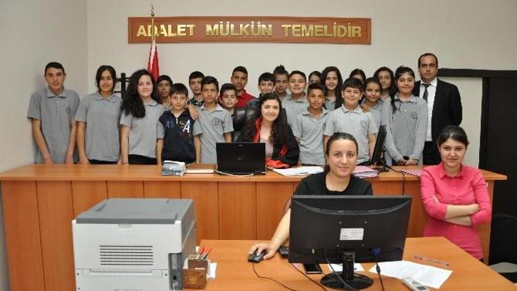 Ortaokul Öğrencileri ‘Hukuk Ve Adalet’ İçin Adana Adliyesi’nde