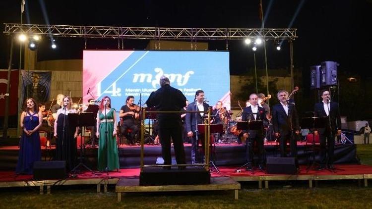 Kubat Ve Folklorama Ekibi Kapanışı Tarsus’ta Yaptı