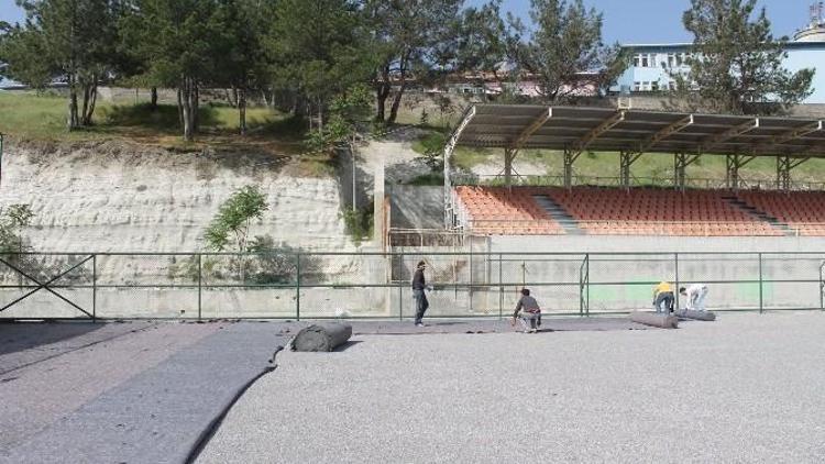 Gördes Şehir Stadyumu’nun Çim Kaplamaları Başladı