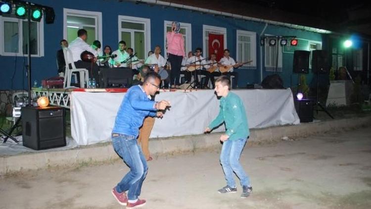 Kursiyerlerden Türk Halk Müziği Konseri