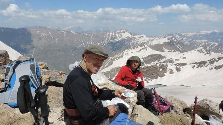 Samur Dağı’na Tırmanış