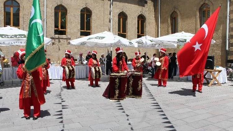 Sevgi Evleri Kermes Açtı