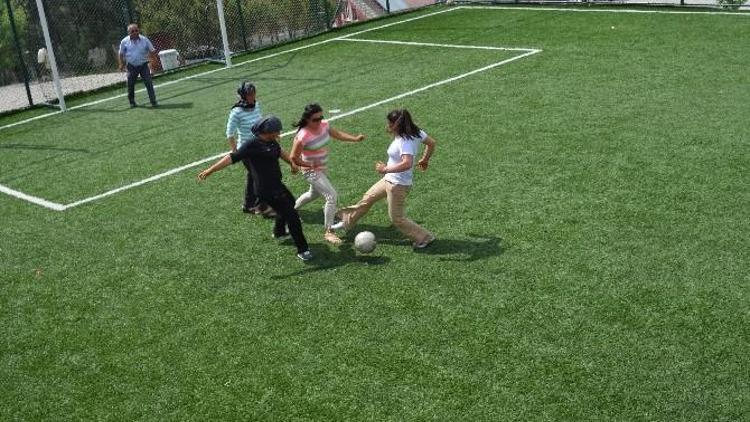 Fethiye’de Gurleyk Mahallesi Halı Sahası Törenle Açıldı