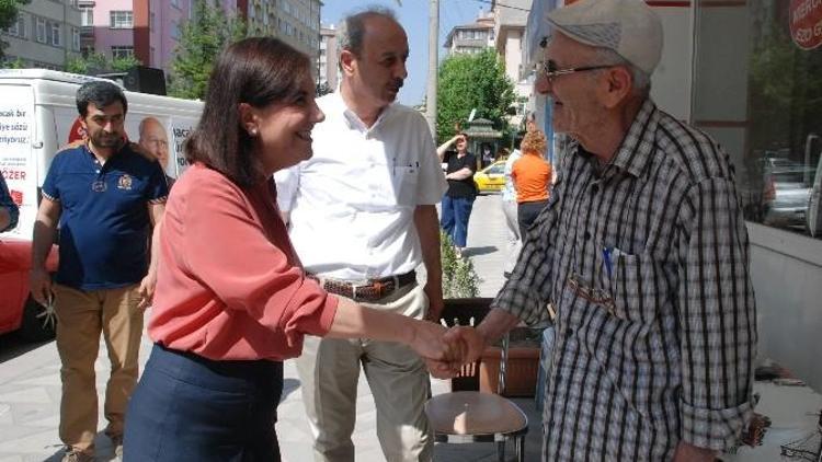 CHP Milletvekili Adayları Ziyapaşa Caddesi Esnafını Ziyaret Etti