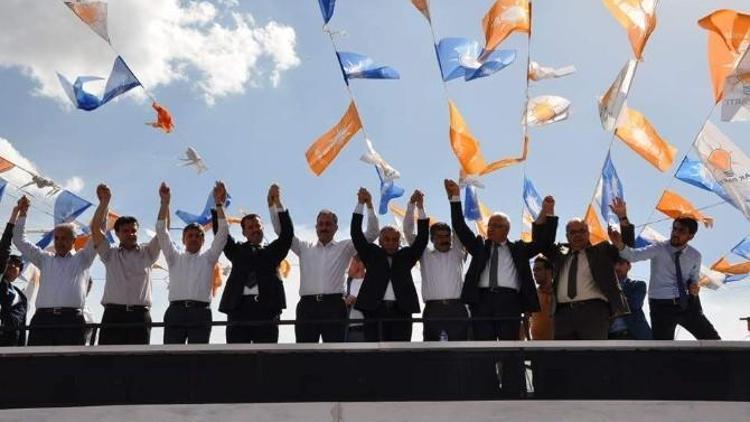Besni Belediye Başkanı Öztürk, AK Parti’ye Katıldı