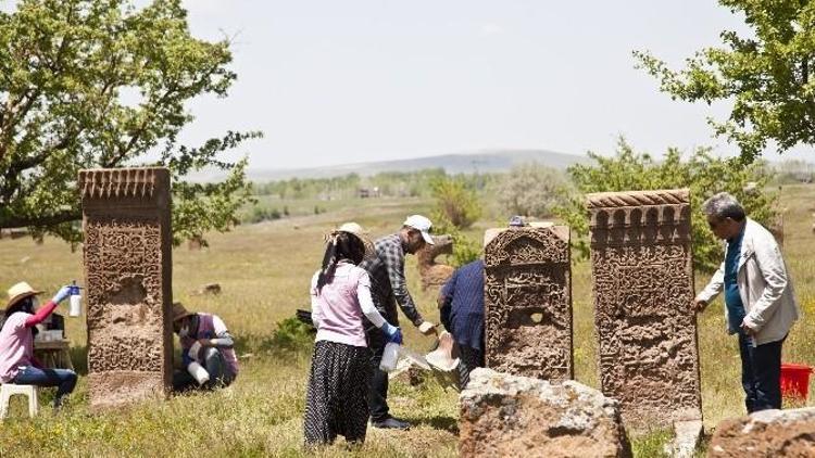 Eski Ahlat Şehri Kazıları Başladı