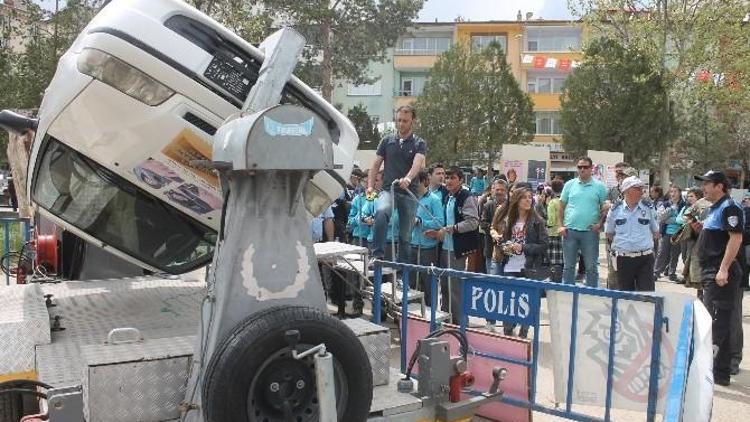 Emniyet Kemerinin Önemini Yaşayarak Öğrendiler