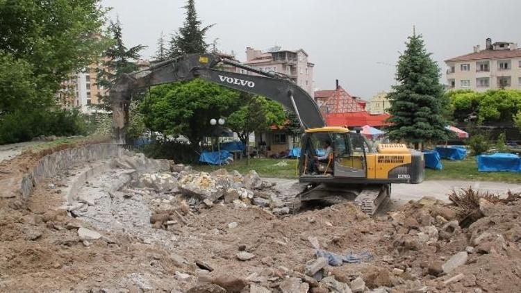 Pforzheim Parkına Düğün Salonu Ve Kafeterya Yapılıyor