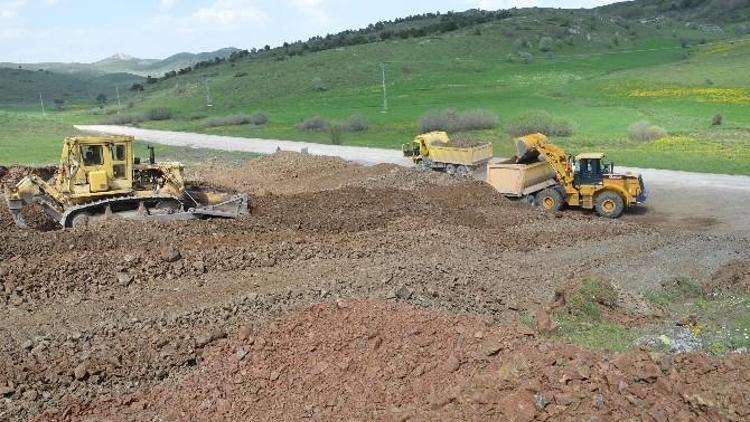 Tokat’ta Grup Köy Yollarında Asfalt Çalışması