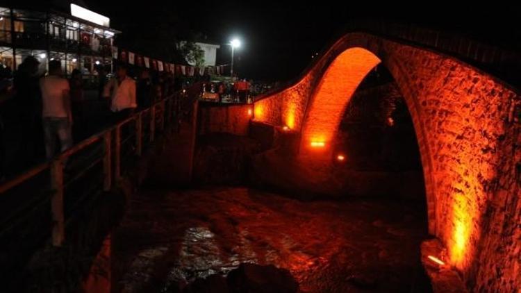 Tarihi Arhavi Çifteköprü Işıklandırıldı