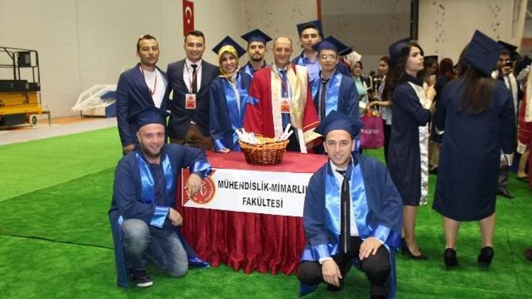 Mühendislik Fakültesi İlk Mezunlarını Verdi