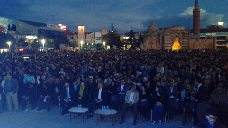 Yılın En’leri Kırşehir Posta Gazetesinin Düzenlediği Törenle Ödüllerini Aldı