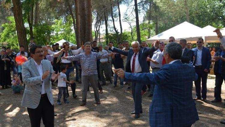 CHP Ve AK Partili Vekiller Karşılıklı Oynadı