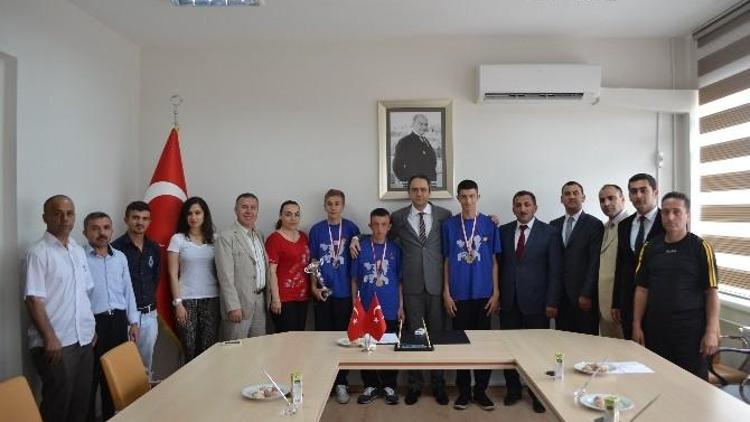 3. Balkan Özel Gereksinimli Çocuklar Spor Oyunları’nda Dereceye Giren Öğrenciler Ödüllendirildi