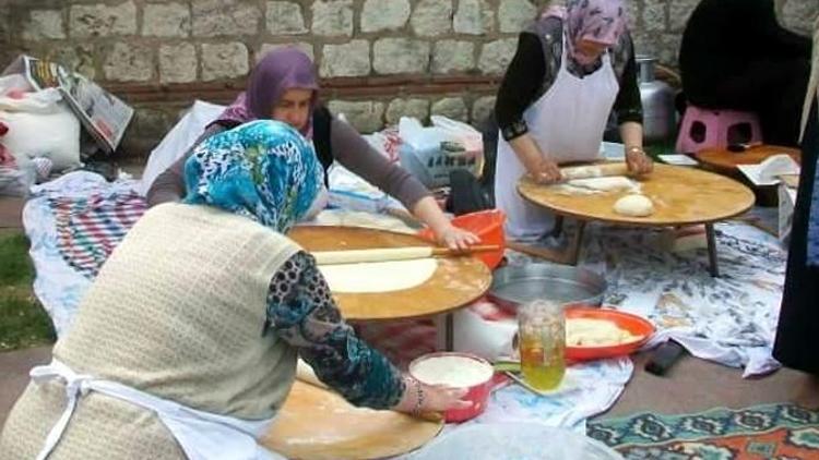 Yüksekokula Yardım İçin Yüzlerce Bazlamaç Pişirdiler