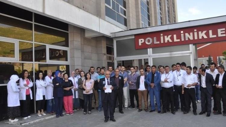 Bitlis’teki Sağlık Çalışanları 15 Dakka İş Bıraktı
