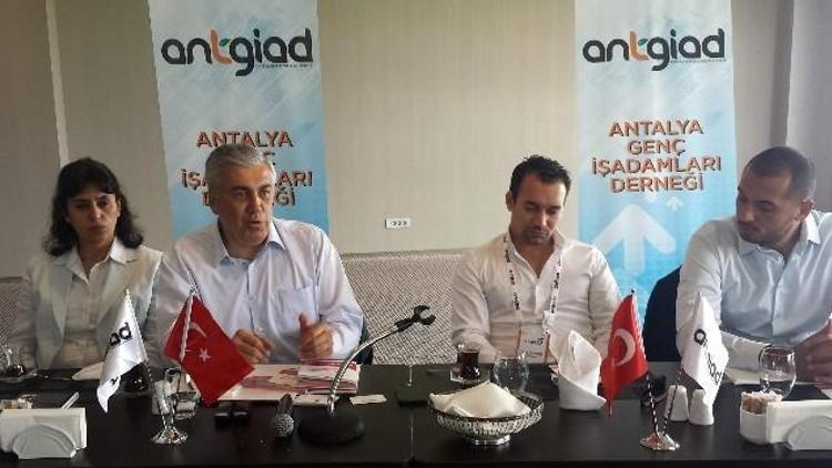 MHP Milletvekili Günal, Genç İş Adamları İle Bir Araya Geldi