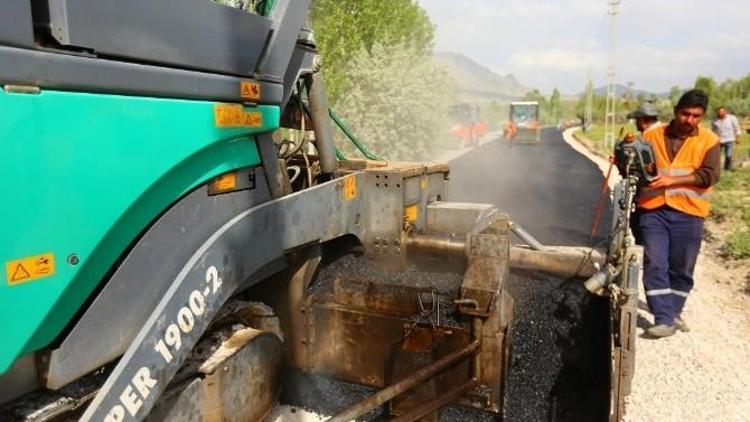 Edremit Belediyesi’nden Yol Yapım Çalışması