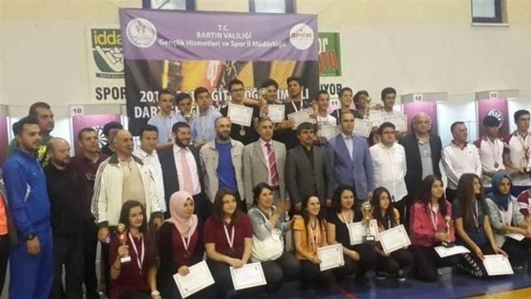 Yusuf Kalkavan Anadolu Lisesi Dart Atmada Türkiye Şampiyonu