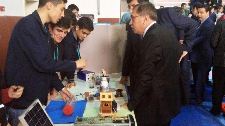 Başkan Çetin, Fen Lisesinin TÜBİTAK Bilim Fuarını Ziyaret Etti