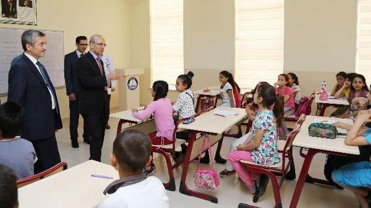 Bakan Şimşek: “Selçuklu Gençlik Merkezi’ne Hayran Kaldım”