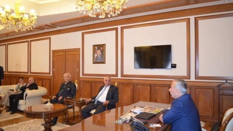 Tursab Başkanı Ulusoy, Vali Kamçı’yı Ziyaret Etti