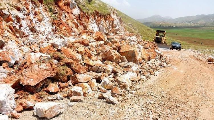 Kurucuova Mahallesi’nde Yol Çalışması Yapılıyor