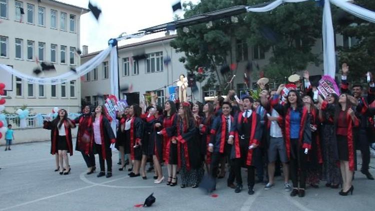 Tarihi Erzincan Lisesi 65. Mezunlarını Coşkuyla Uğurladı