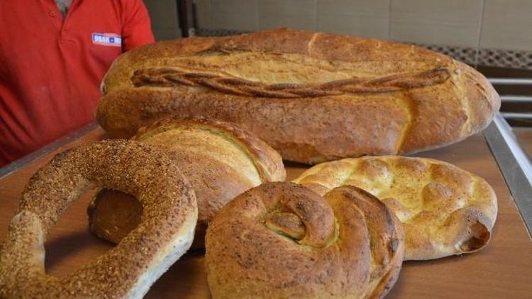 Ürettiği Ekmek Görenleri Hayretler İçinde Bırakıyor