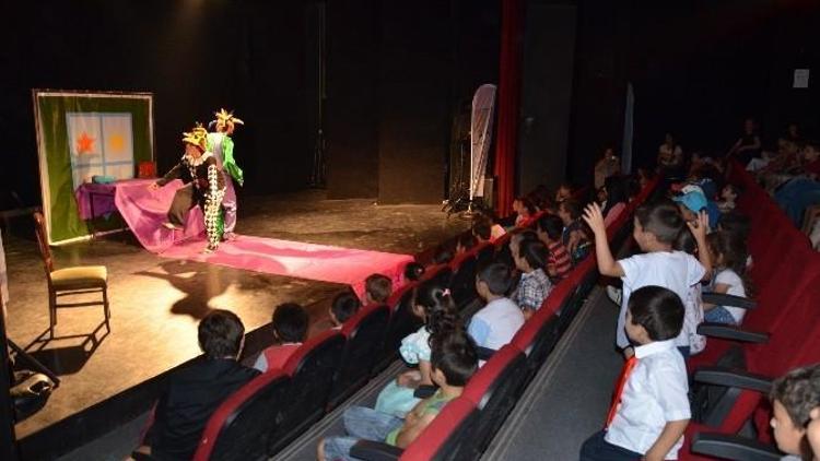 Kuşadası Belediyesi Çocukları Tiyatroyla Buluşturdu