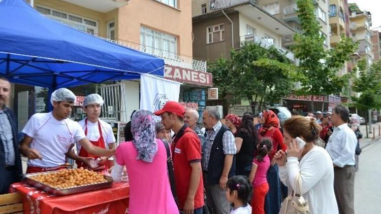 Eczane Teknikerlerinden Lokma Hayrı