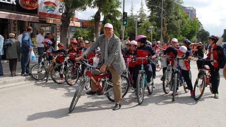 Burdur’da Öğrenciler Temiz Çevre İçin Yürüdü