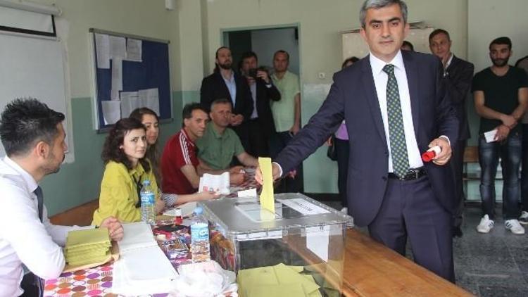 Giresun’da Milletvekili Adayları Oylarını Kullandı