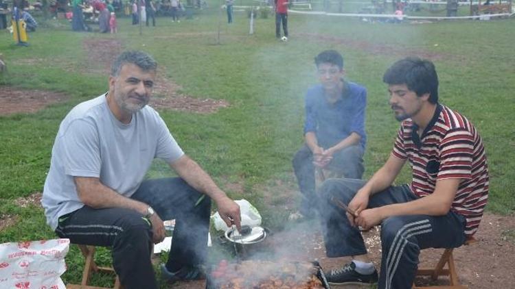 Oyunu Kullanan Vatandaşlar Pikniğe Koştu