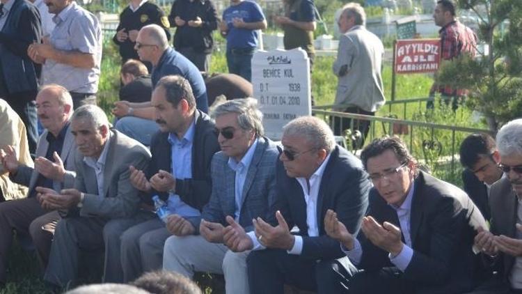 CHP Yakutiye İlçe Başkanı Yavuz Selim Yıldız Toprağa Verildi