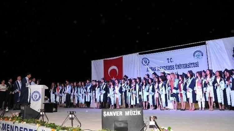 ADÜ Nazilli İibf 1250 Öğrencisini Törenle Uğurladı