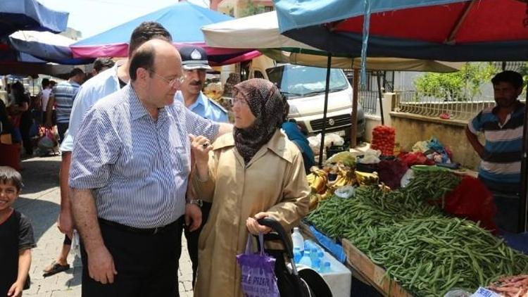 Başkan Özakcan Cuma Pazarı’ndan Alışveriş Yaptı