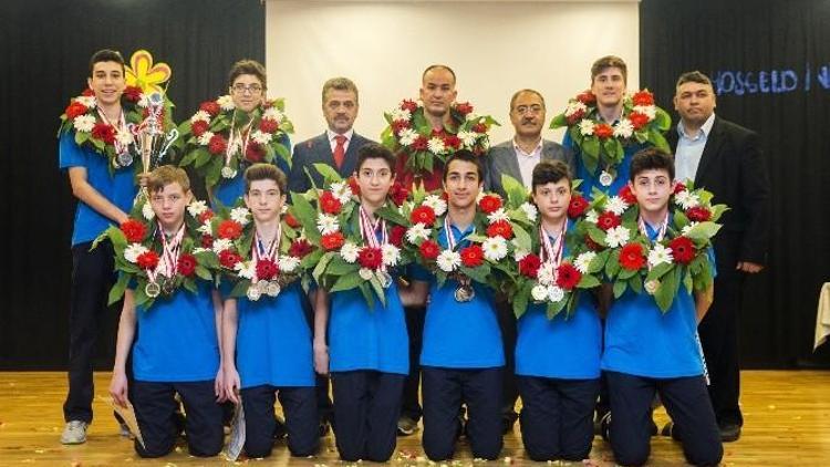 Başkan Usta’dan Türkiye İkincisi Voleybolculara Ödül