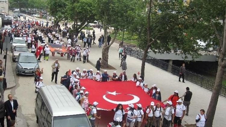 Atatürk Ve İstiklal Yolu Yürüyüşü Başladı