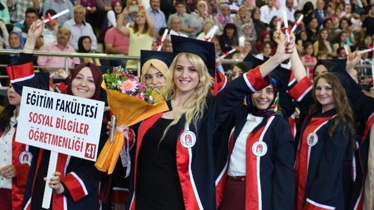 Amasya Eğitim Fakültesi Bin 208 Mezun Verdi