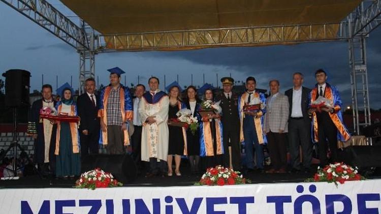 Hitit Üniversitesi’nde Mezuniyet Sevinci