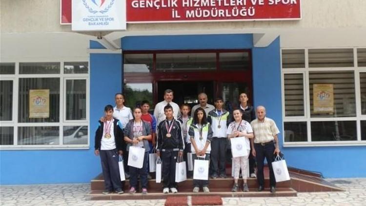 Özel Sporculardan Müdür Ziyareti