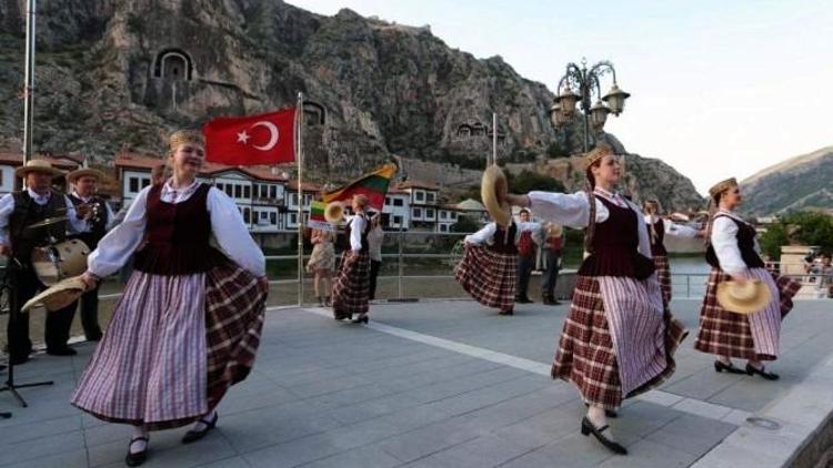 Amasya’daki Festivale Renk Kattılar